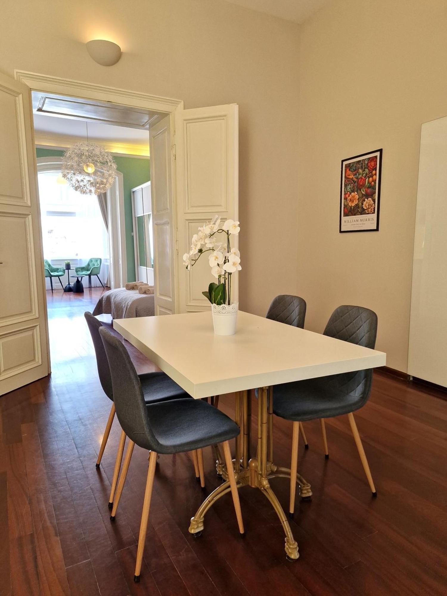 Apartment Exclusive View Cvjetni Trg Загреб Екстериор снимка